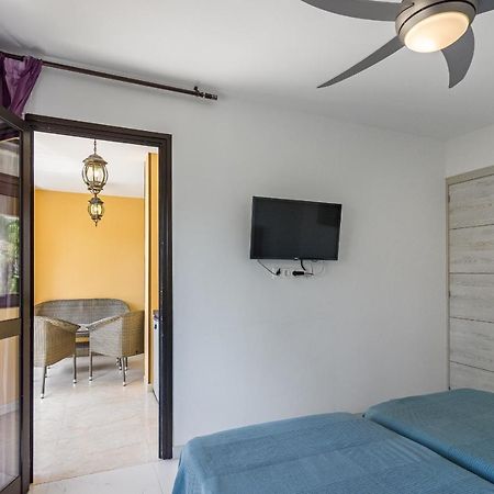 Amazing 3 Bedroom Apartment On The First Line Of The Best Las Americas Beach, Air Conditioner And Terrace Ocean View Playa de las Americas  Exterior photo