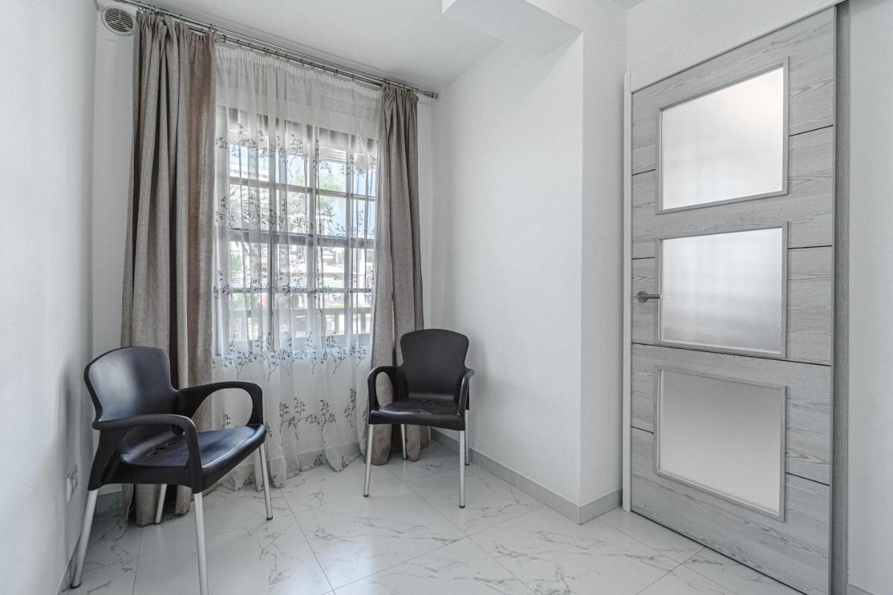 Amazing 3 Bedroom Apartment On The First Line Of The Best Las Americas Beach, Air Conditioner And Terrace Ocean View Playa de las Americas  Exterior photo