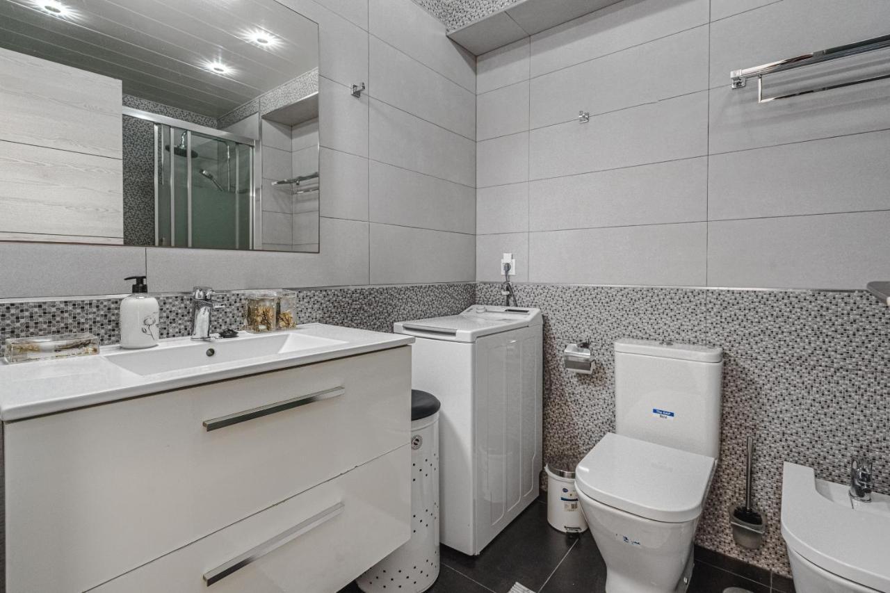 Amazing 3 Bedroom Apartment On The First Line Of The Best Las Americas Beach, Air Conditioner And Terrace Ocean View Playa de las Americas  Exterior photo