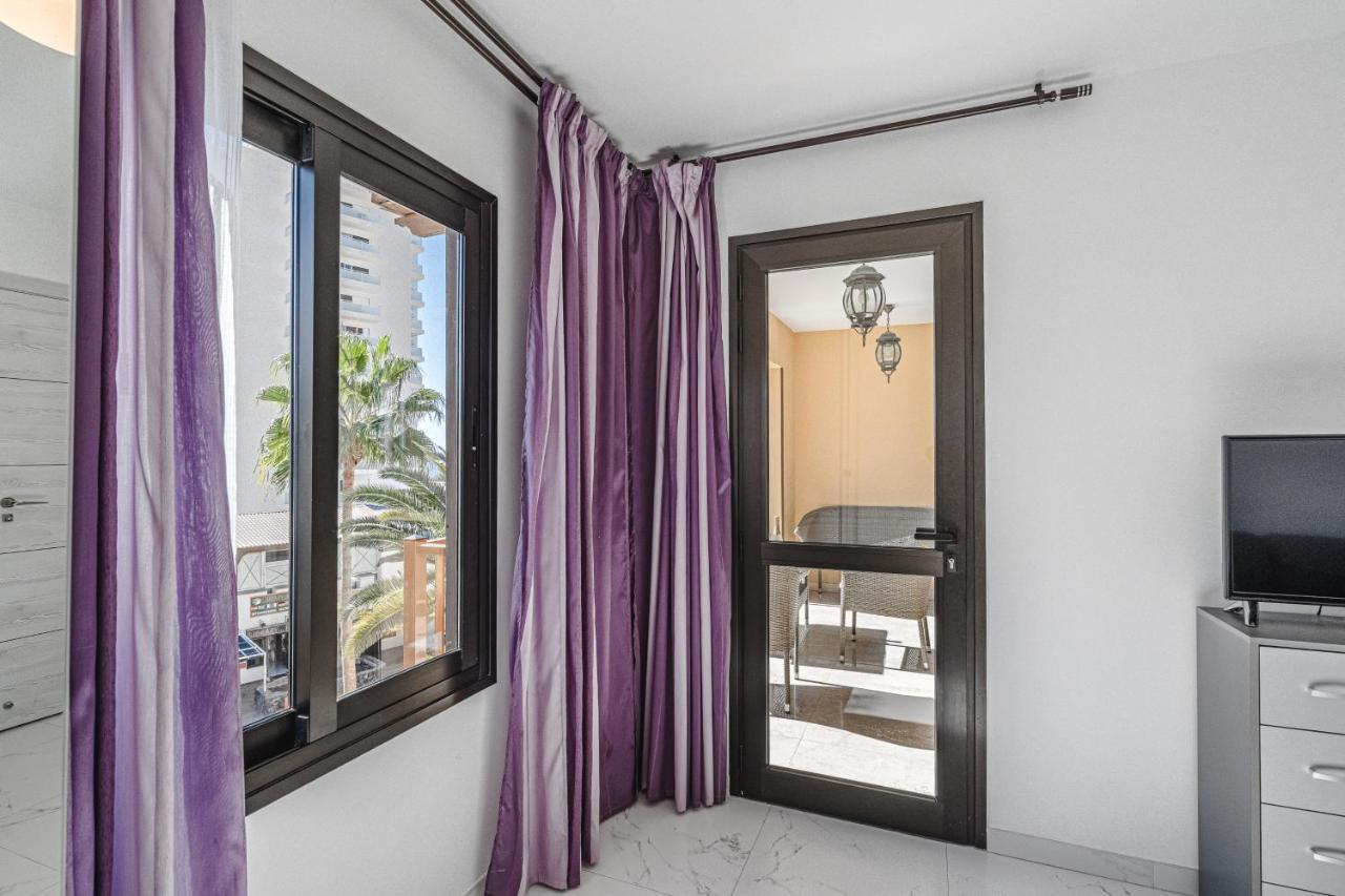 Amazing 3 Bedroom Apartment On The First Line Of The Best Las Americas Beach, Air Conditioner And Terrace Ocean View Playa de las Americas  Exterior photo
